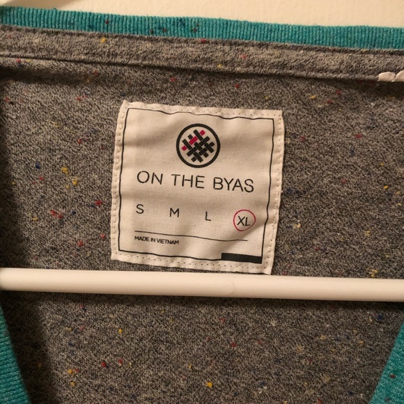 ❌SOLD❌ Men Speckled Gray & Turquoise Pocket Shirt - Picture 4 of 4